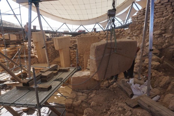 GÖBEKLİTEPE’NİN KUZEYİNDE İLK KAZI! 80’E 70 METRELİK YENİ ALANDA TARİHİN İZLERİ ARANIYOR